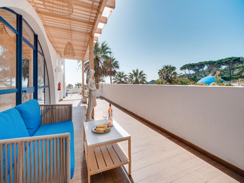 Monicca Collection Oura View Suites image
