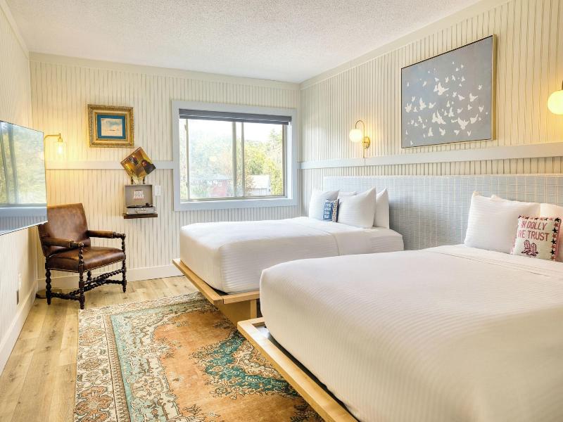 Hideaway Inn Mt.sunapee image