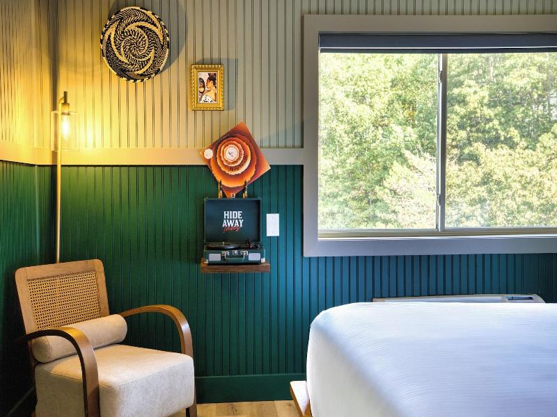 Hideaway Inn Mt.sunapee image