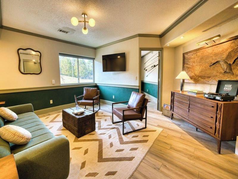 Hideaway Inn Mt.sunapee image