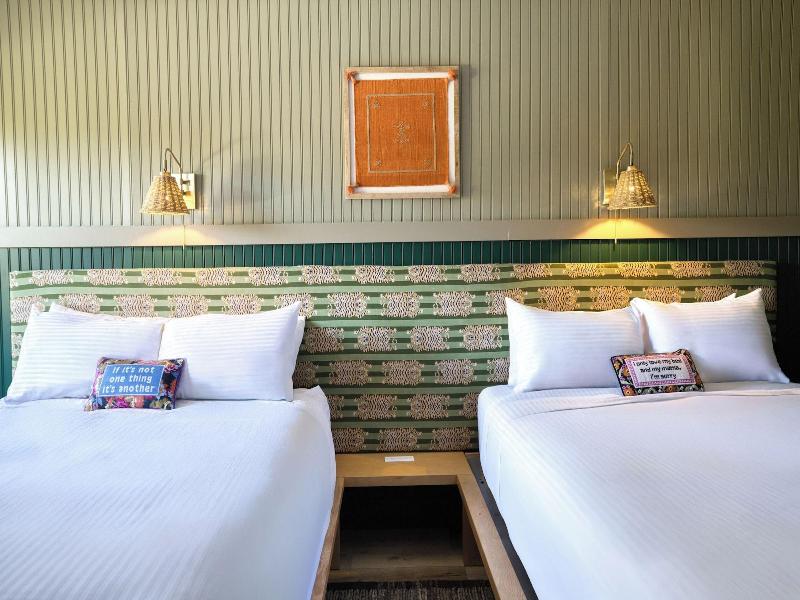 Hideaway Inn Mt.sunapee image