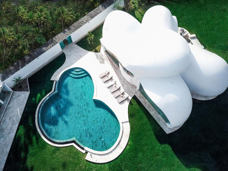 Beachfront Villa The Cloud image