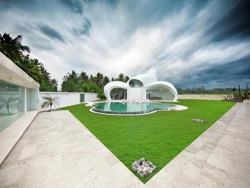 Beachfront Villa The Cloud image