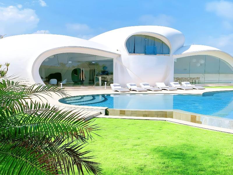 Beachfront Villa The Cloud image