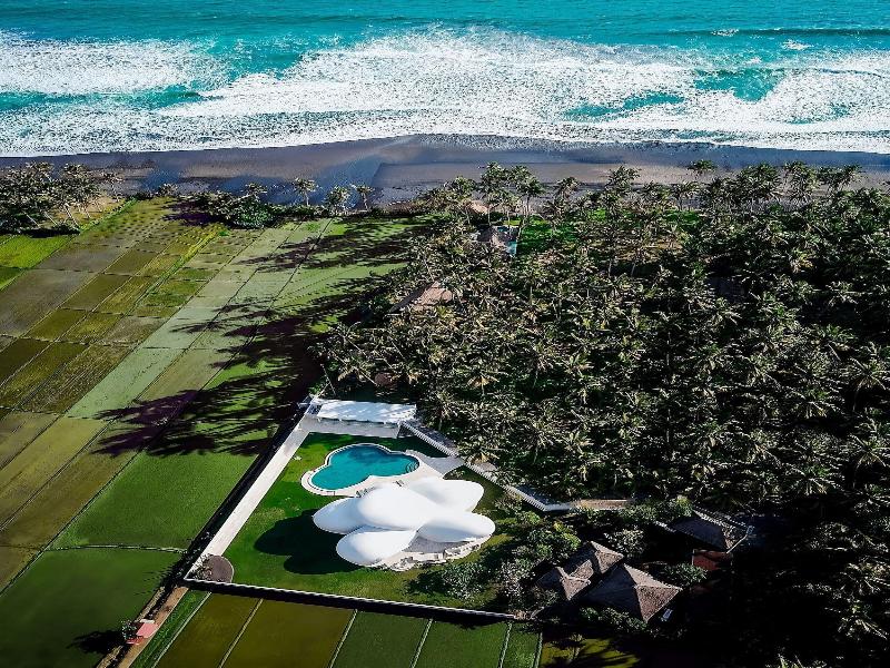 Beachfront Villa The Cloud image