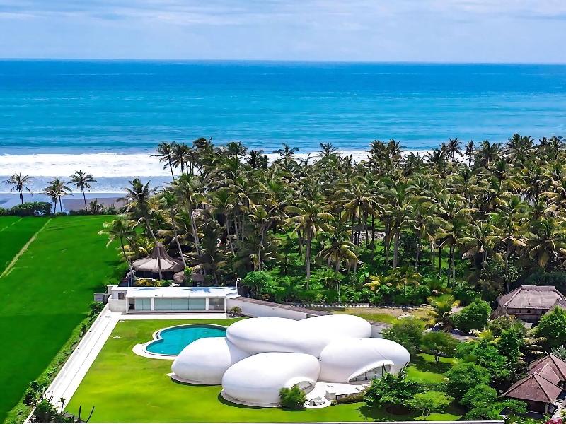 Beachfront Villa The Cloud image