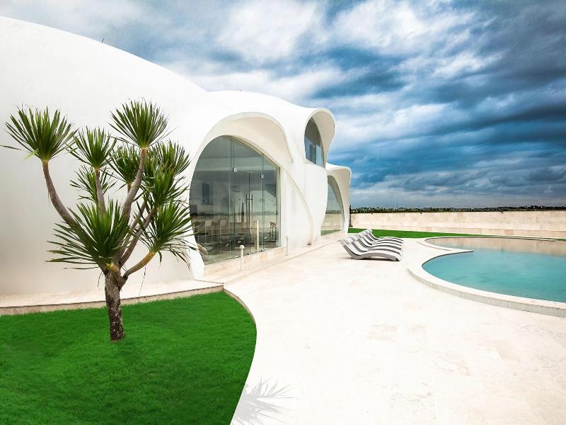 Beachfront Villa The Cloud image