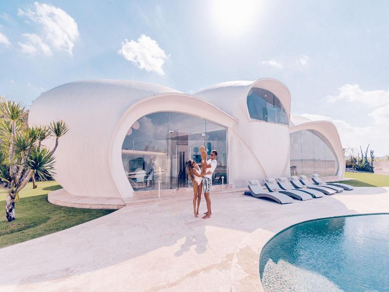 Beachfront Villa The Cloud image