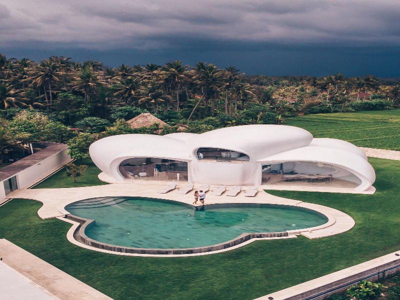 Beachfront Villa The Cloud image
