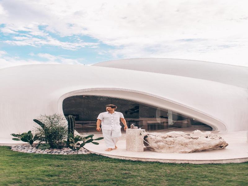 Beachfront Villa The Cloud image