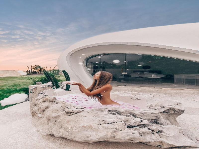 Beachfront Villa The Cloud image