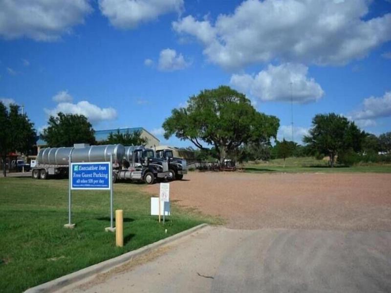 Hotel O Executive Inn & Suites Cuero Hwy 87