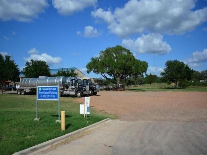Hotel O Executive Inn & Suites Cuero Hwy 87