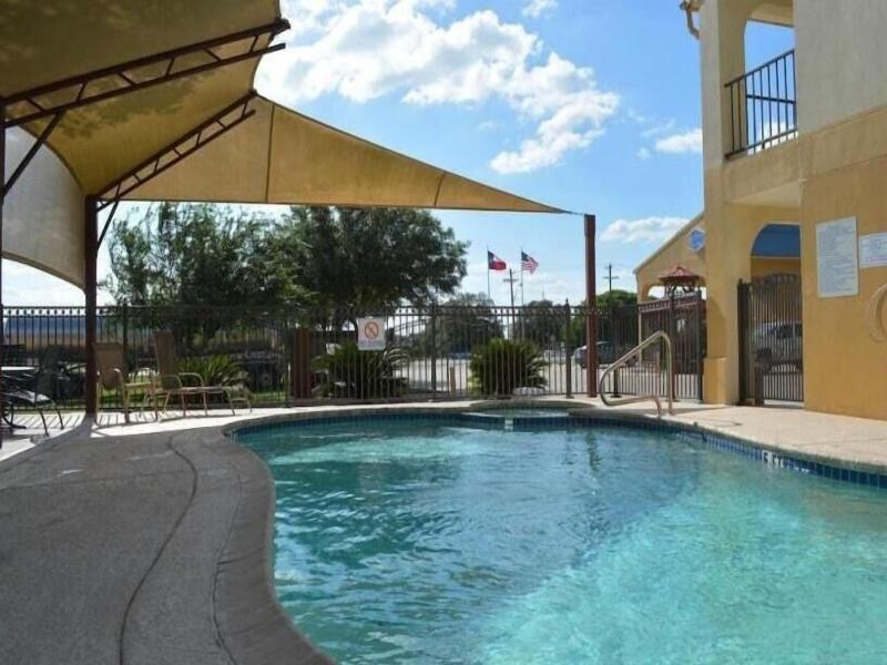 Hotel O Executive Inn & Suites Cuero Hwy 87