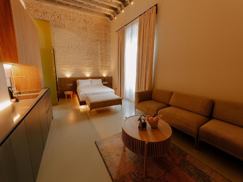 Casa Del Cardenal image