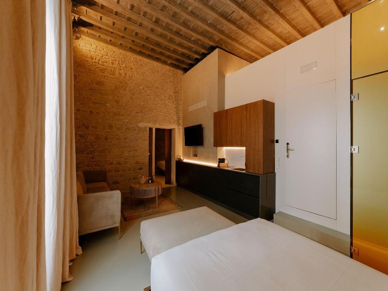 Casa Del Cardenal image