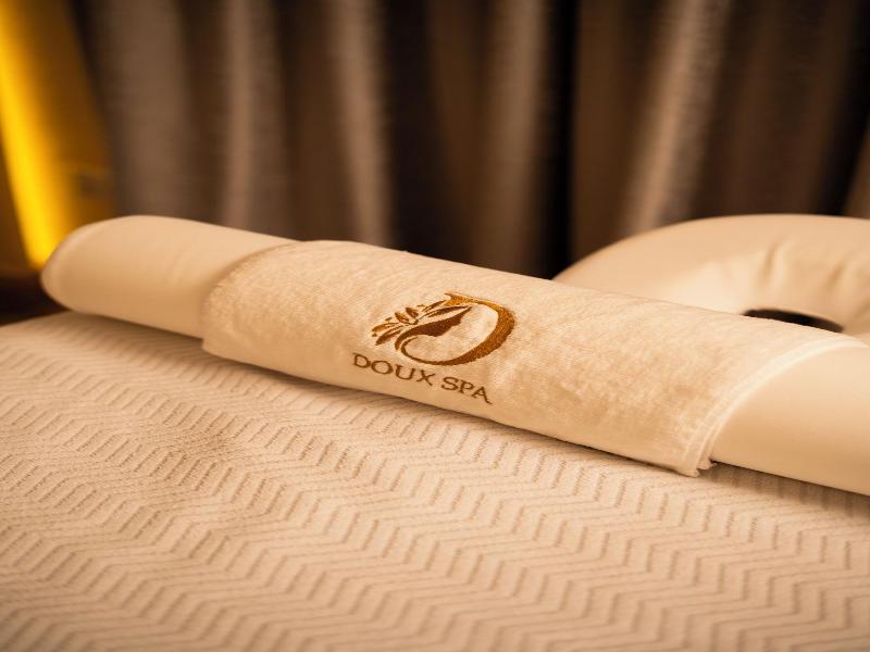 Golden Tulip Muscat The Village image