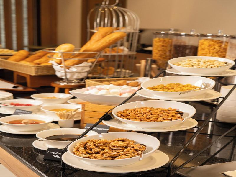 Golden Tulip Muscat The Village image