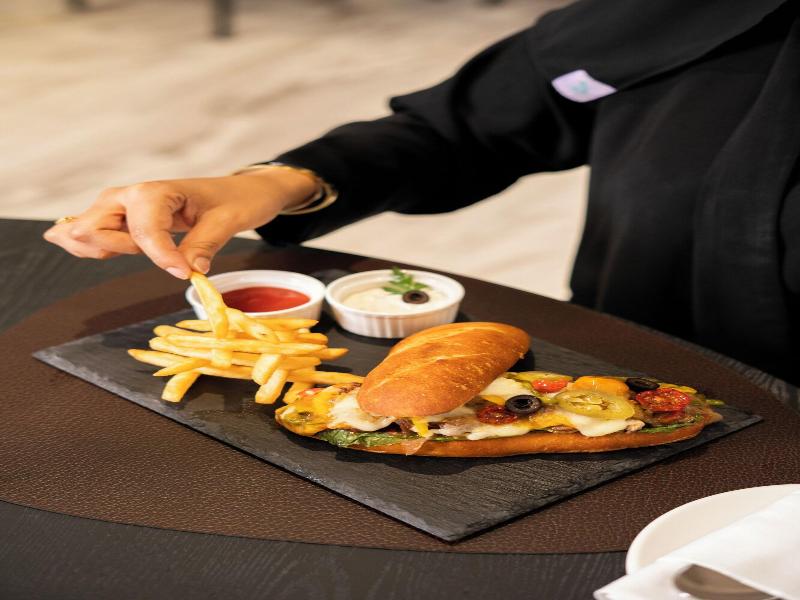 Golden Tulip Muscat The Village image