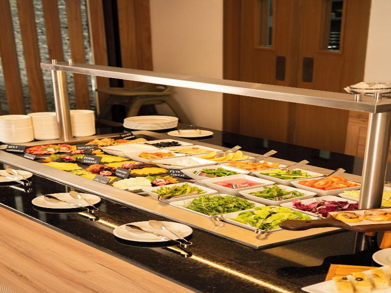 Golden Tulip Muscat The Village image