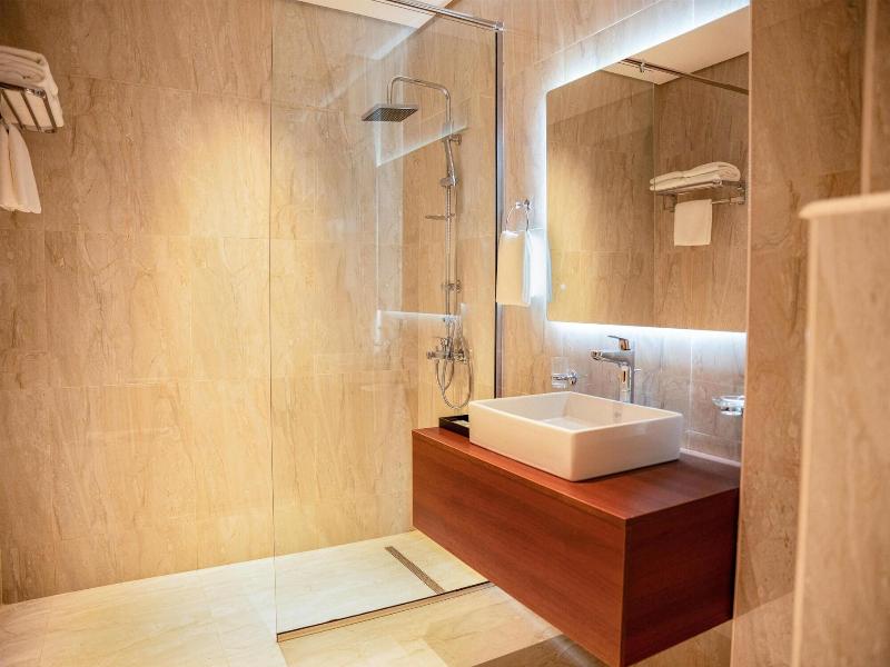 Golden Tulip Muscat The Village image