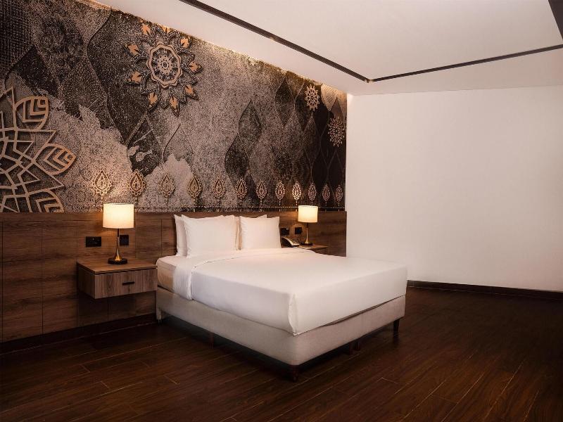 Golden Tulip Muscat The Village image