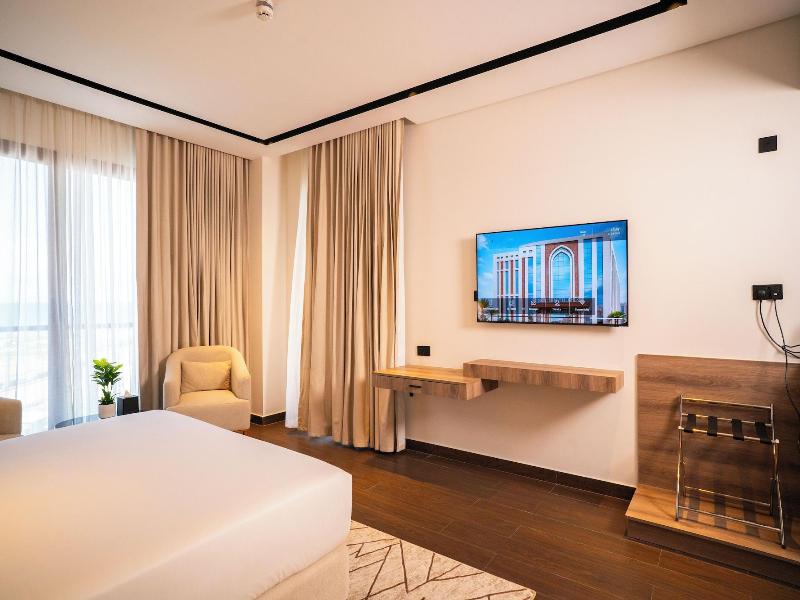 Golden Tulip Muscat The Village image