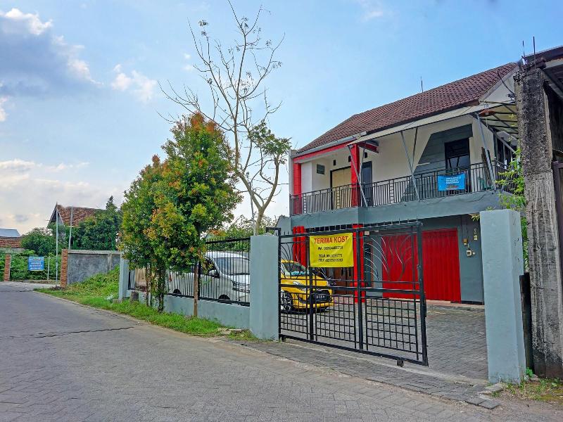 Oyo Life 91896 Kost Bu Dewi Syariah image