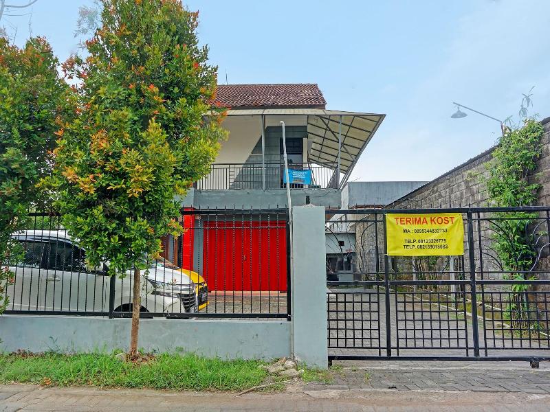 Oyo Life 91896 Kost Bu Dewi Syariah image