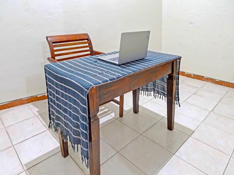 Oyo Life 91896 Kost Bu Dewi Syariah image