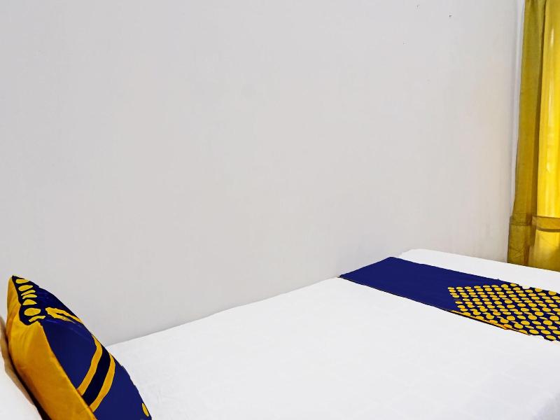 Oyo Life 91896 Kost Bu Dewi Syariah image