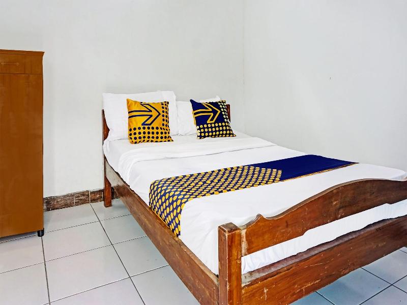Oyo Life 91896 Kost Bu Dewi Syariah image