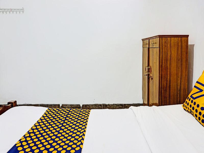 Oyo Life 91896 Kost Bu Dewi Syariah image