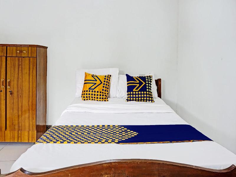 Oyo Life 91896 Kost Bu Dewi Syariah image