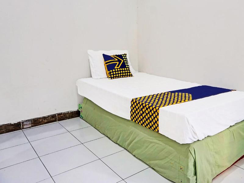 Oyo Life 91896 Kost Bu Dewi Syariah image