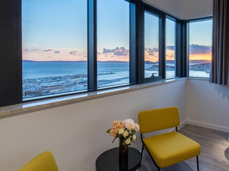 Seascape Luxury Rooms image