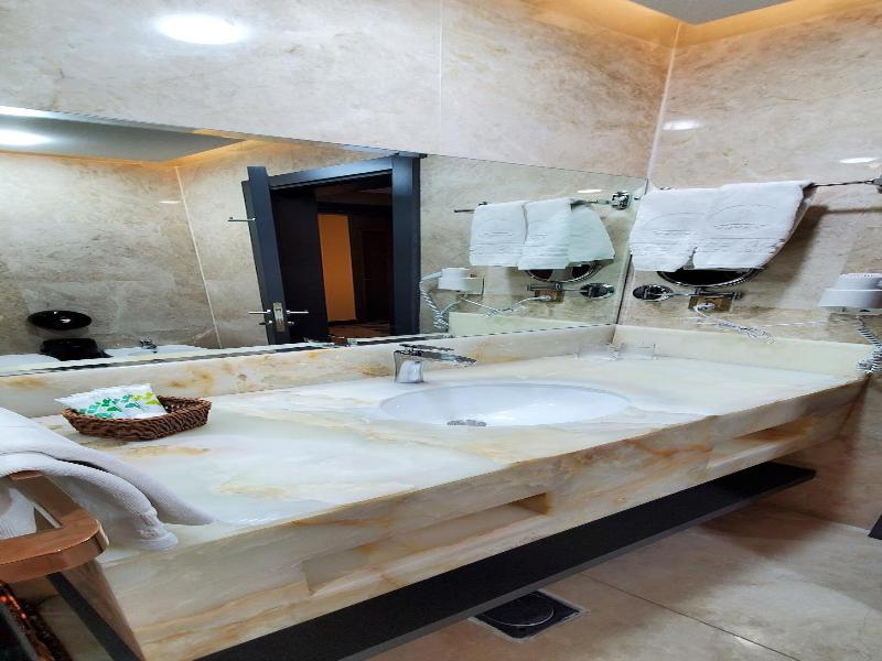 Petra Moon Luxury Hotel 5
