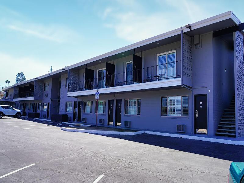 Seaside Inn & Suites 4