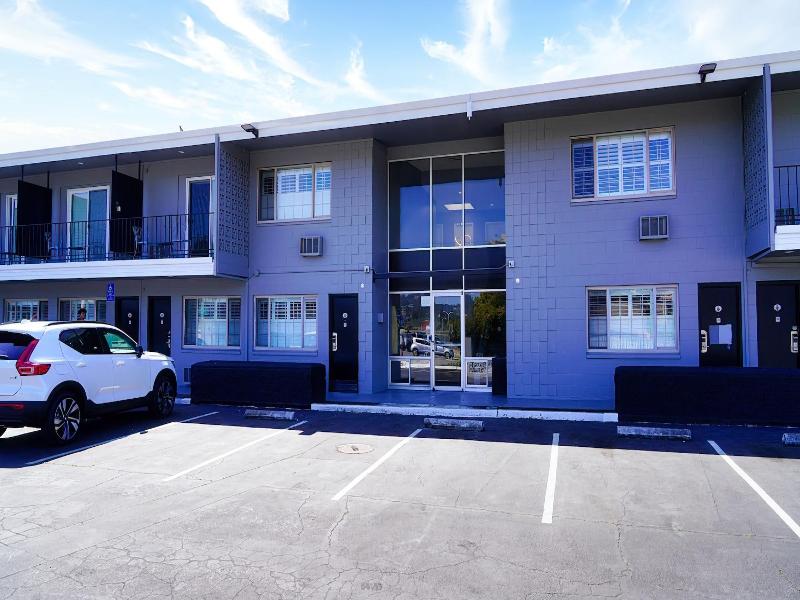 Seaside Inn & Suites 5