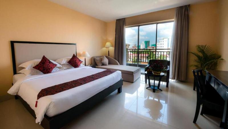 Almond Hotel Sothearos 5
