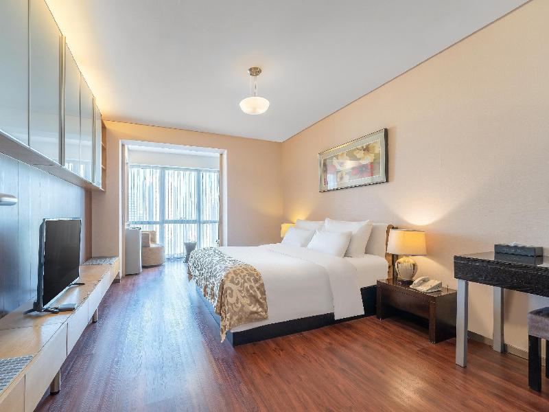 Qingdao Housing International Hotel image