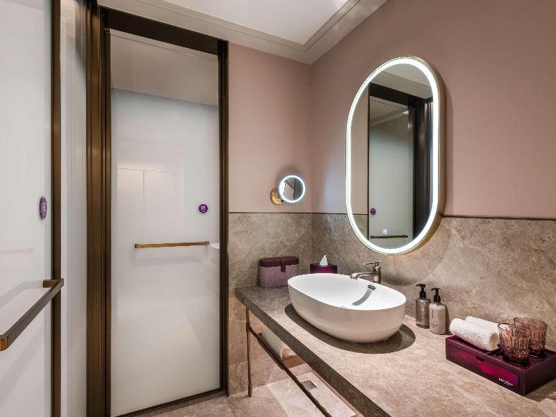 Mercure Nantong Suxitong Riverside image