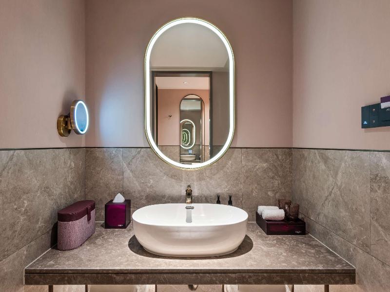 Mercure Nantong Suxitong Riverside image