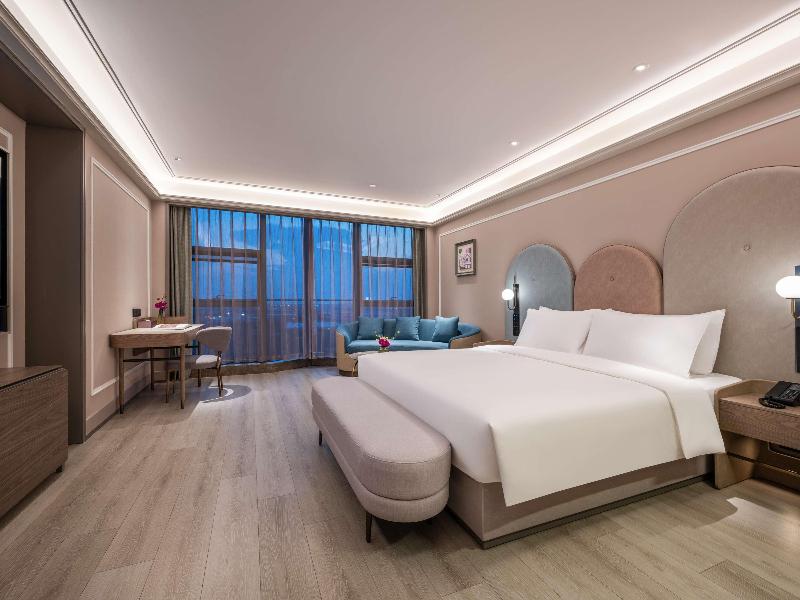 Mercure Nantong Suxitong Riverside image