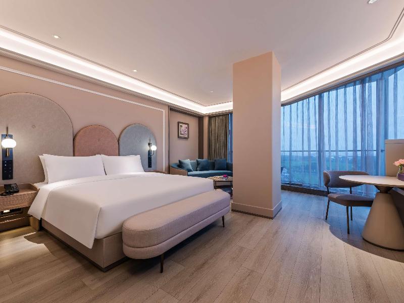 Mercure Nantong Suxitong Riverside image