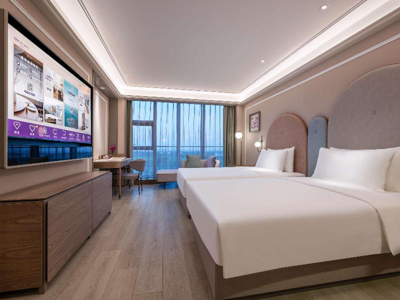 Mercure Nantong Suxitong Riverside image