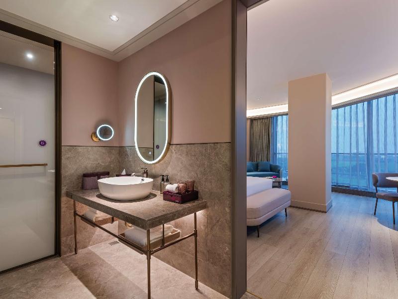Mercure Nantong Suxitong Riverside image