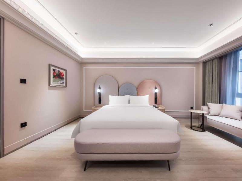 Deluxe Room with One King-size Bed