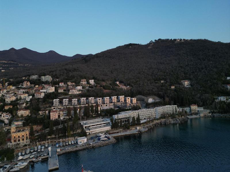 Sealeven Hotel And Residences image