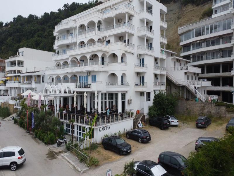 Hotel Mona image